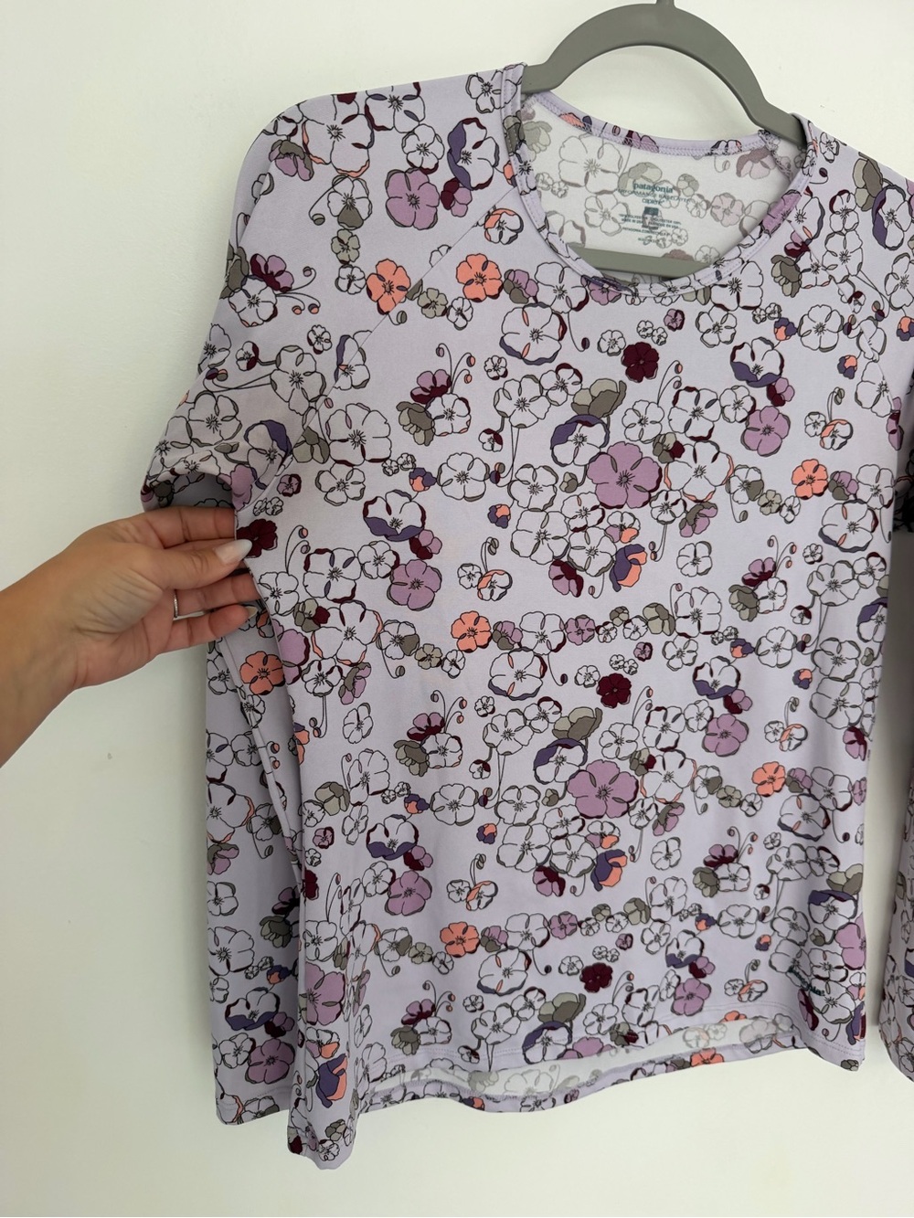 Patagonia Lavender Purple Floral Base Layer Capilene Performance Outdoors Shirt - Picture 4 of 13